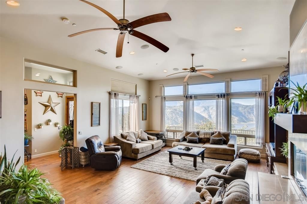 937 Peutz Valley Rd, Alpine, CA 91901