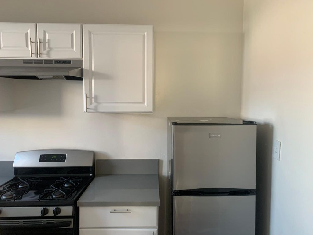 2737 Francis Ave #108, Los Angeles, CA 90005