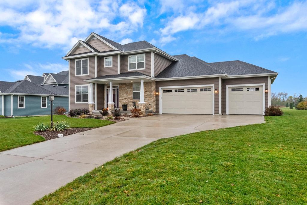 8025 West Mourning Dove LANE, Mequon, WI 53097