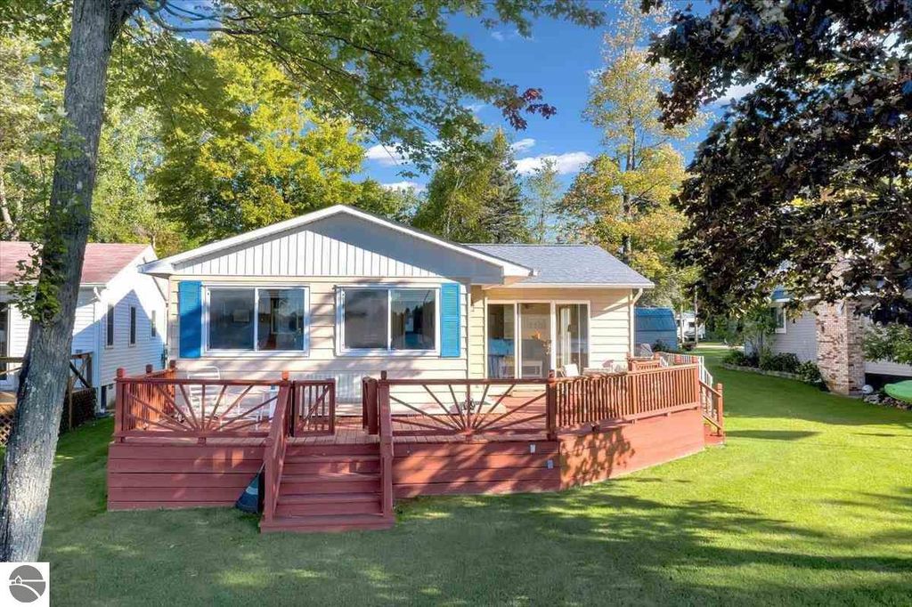 8695 Birch Dr, Hale, MI 48739