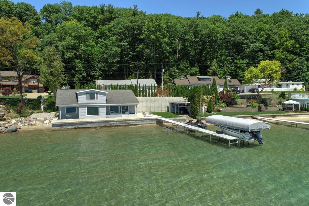 10602 Bluff Rd, Traverse City, MI 49686 MLS 1897682 Trulia