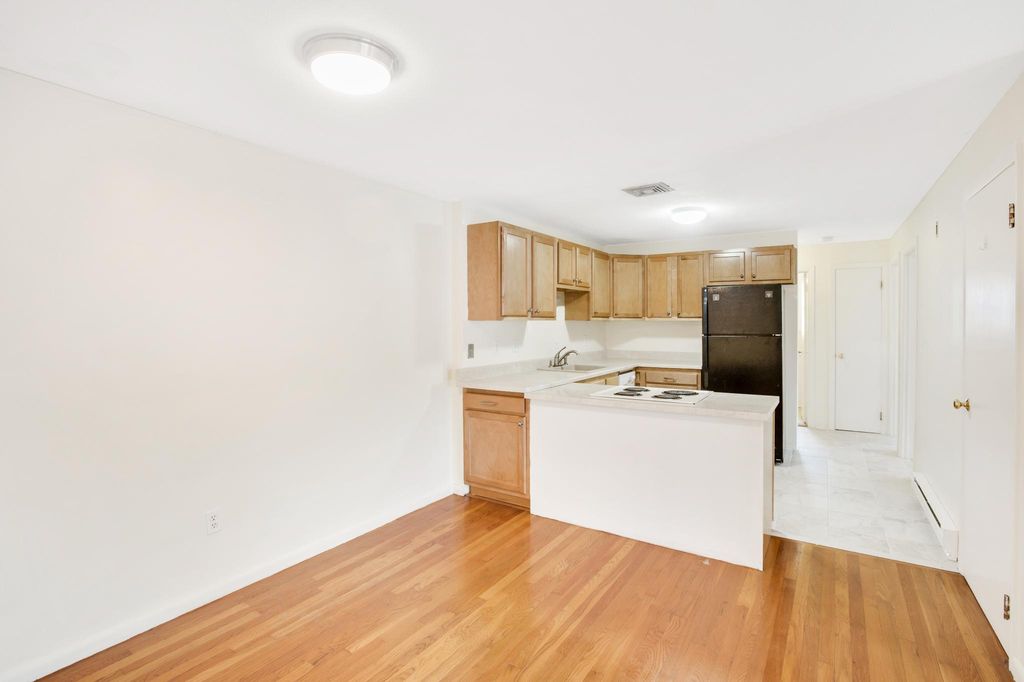 40 Rockland Ave #16, Malden, MA 02148