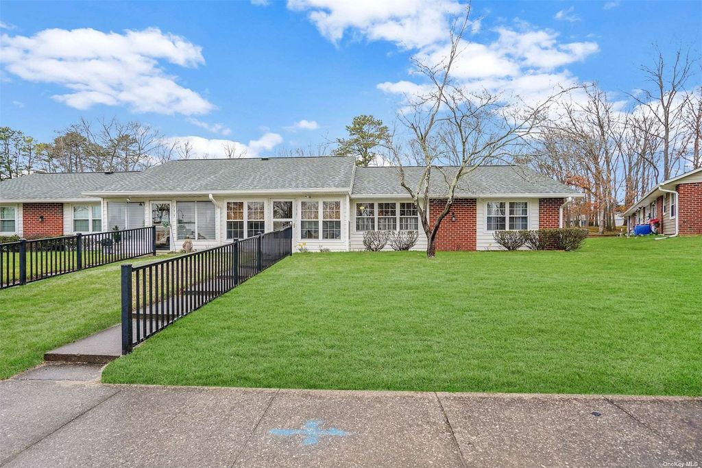 19 Guilford Court UNIT B, Ridge, NY 11961 Trulia