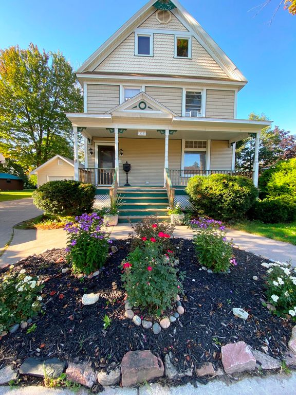 312 Armory Pl, Sault Sainte Marie, MI 49783