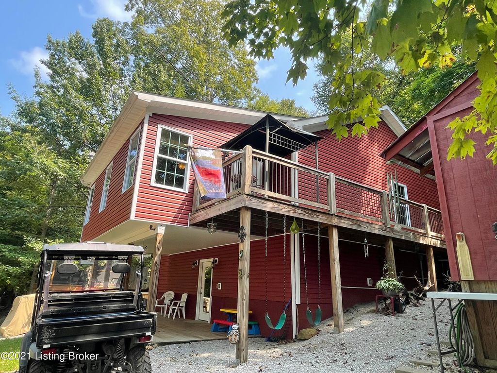 404 Lakeview Manor Dr, Mammoth Cave, KY 42259
