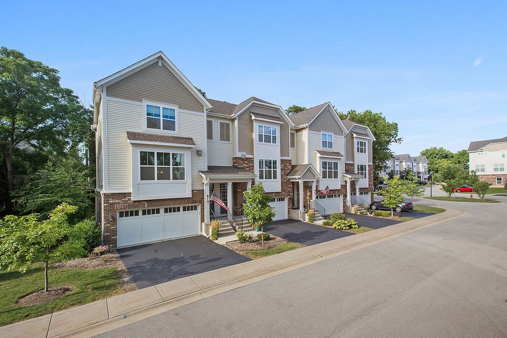 870 Chase Ln, Palatine, IL 60067