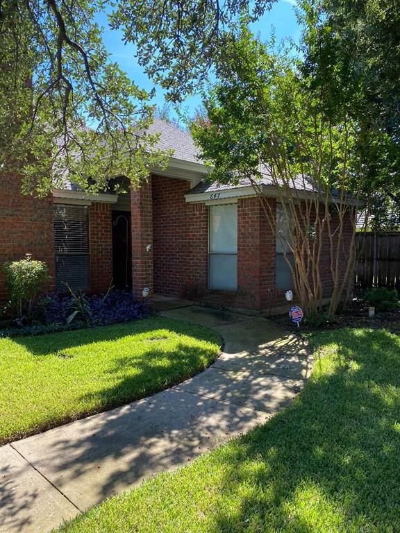 647 Saint Charles Ct, Arlington, TX 76013