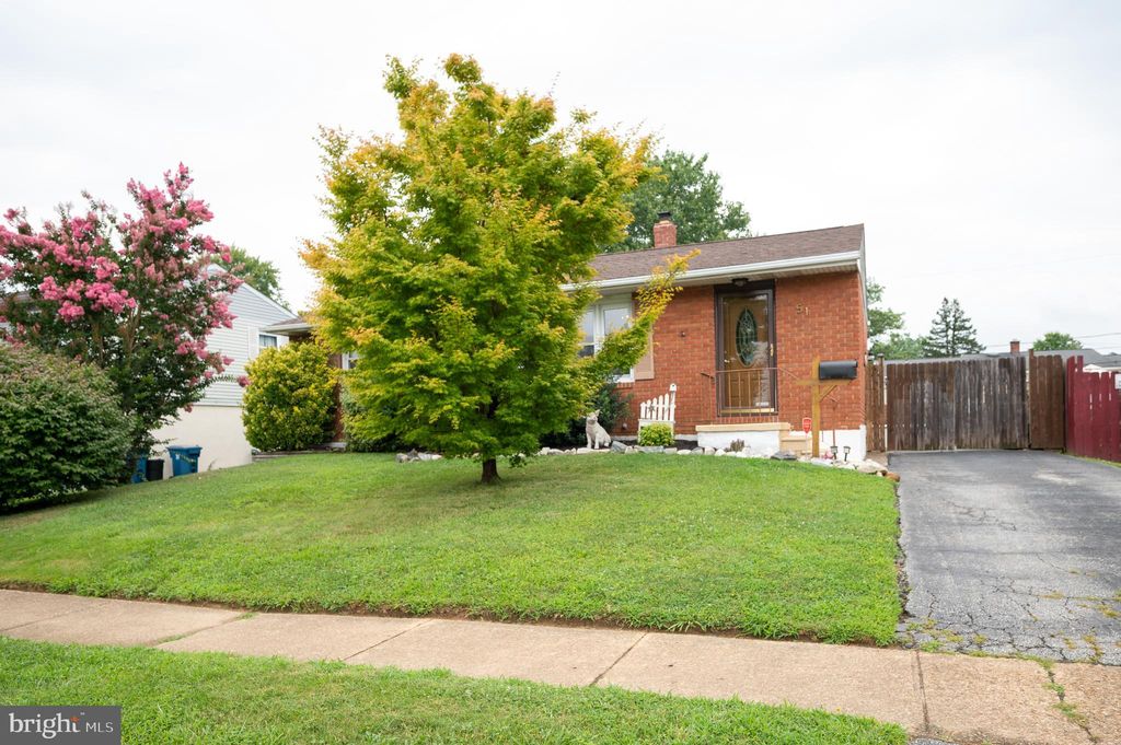 51 E Edinburgh Dr, New Castle, DE 19720