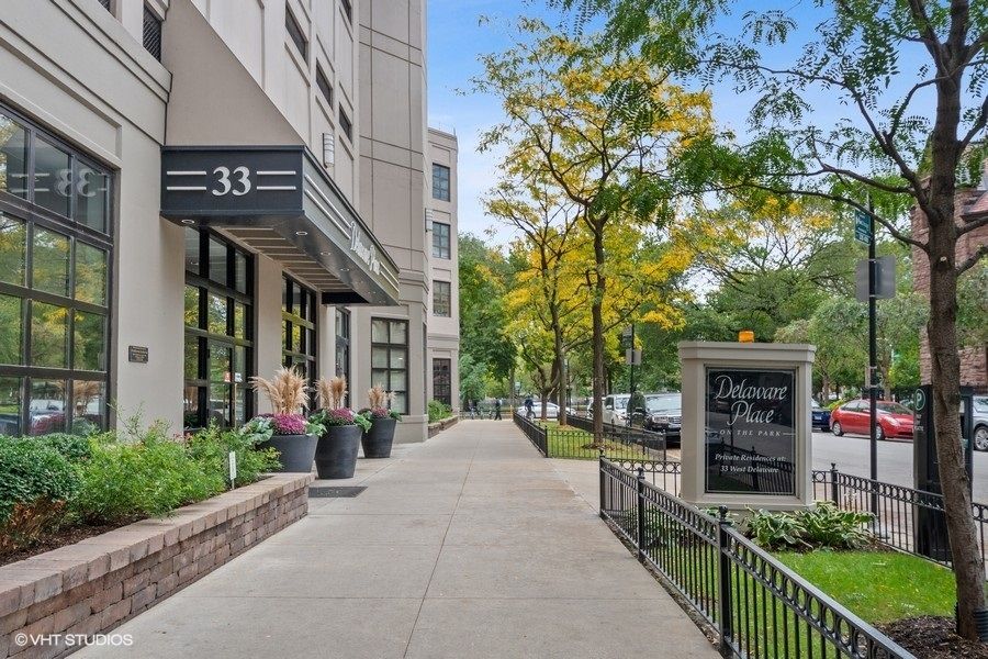 33 W Delaware Pl #18F, Chicago, IL 60610