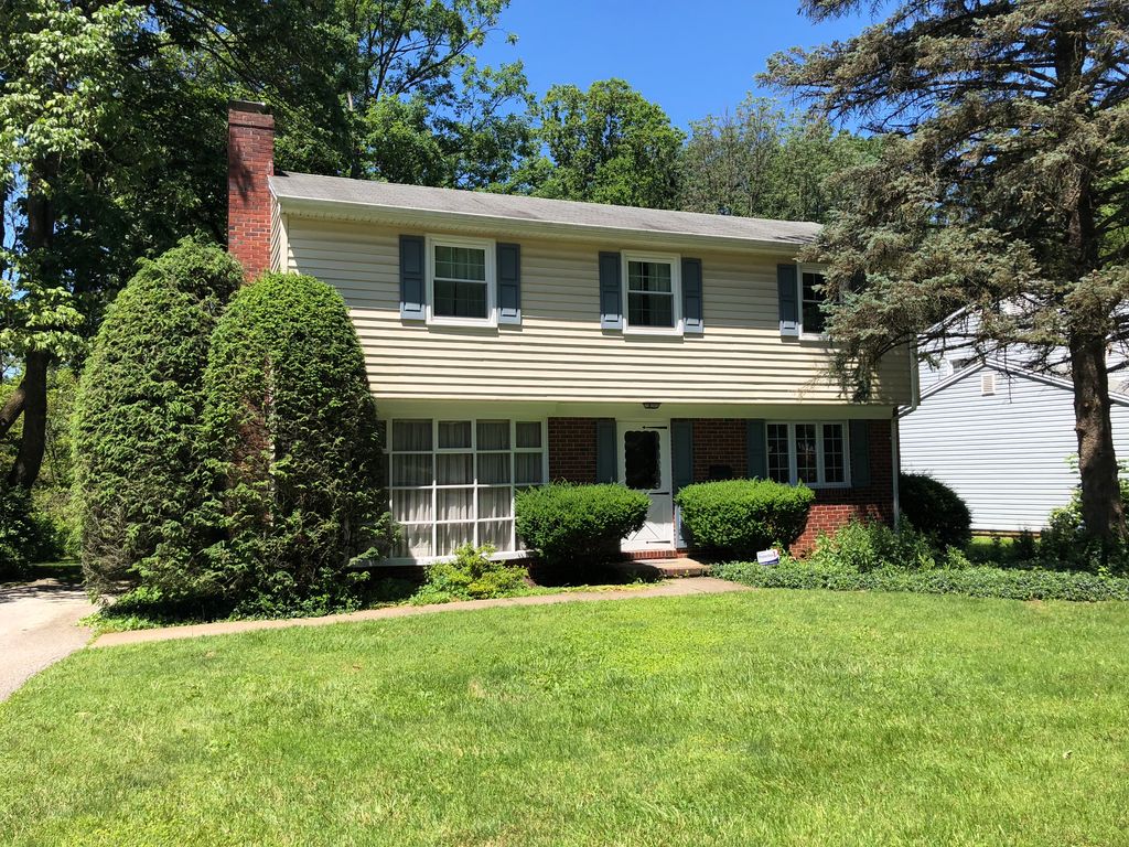 2124 Pine Valley Dr, Lutherville Timonium, MD 21093