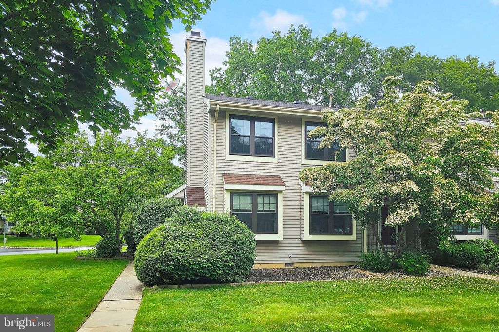 1201 Arlington Dr, Toms River, NJ 08755