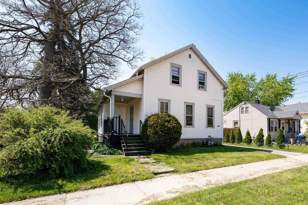 1037 W  10th Ave, Oshkosh, WI 54902