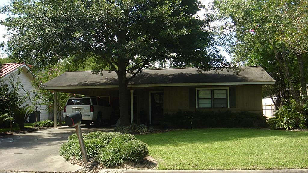 2305 Linwood Ln, Bay City, TX 77414