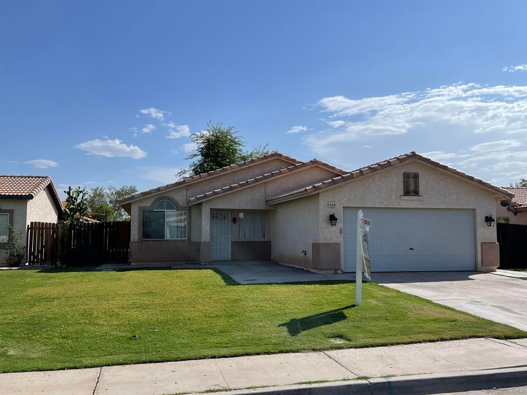 658 Joshua Tree St, Imperial, CA 92251