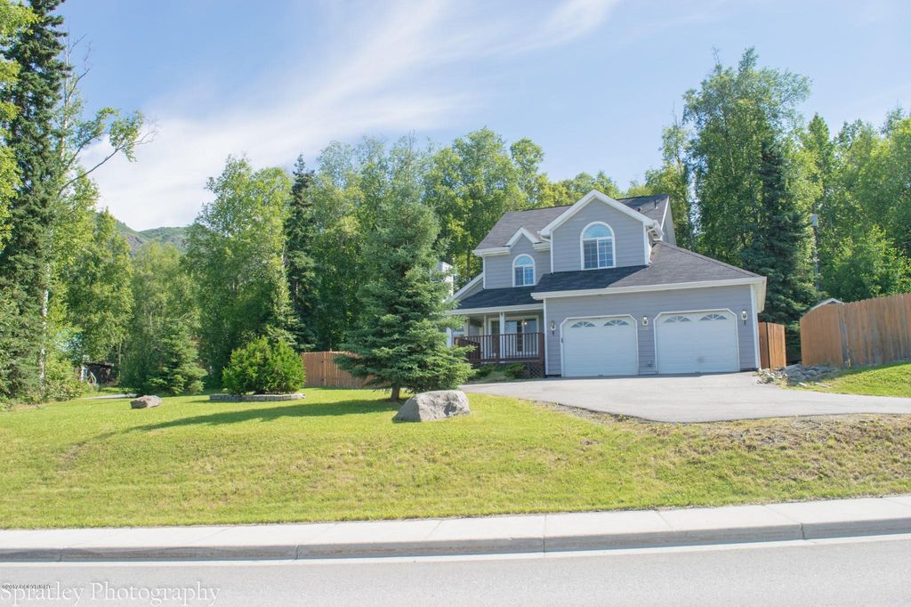 10127 Crest View Ln, Eagle River, AK 99577