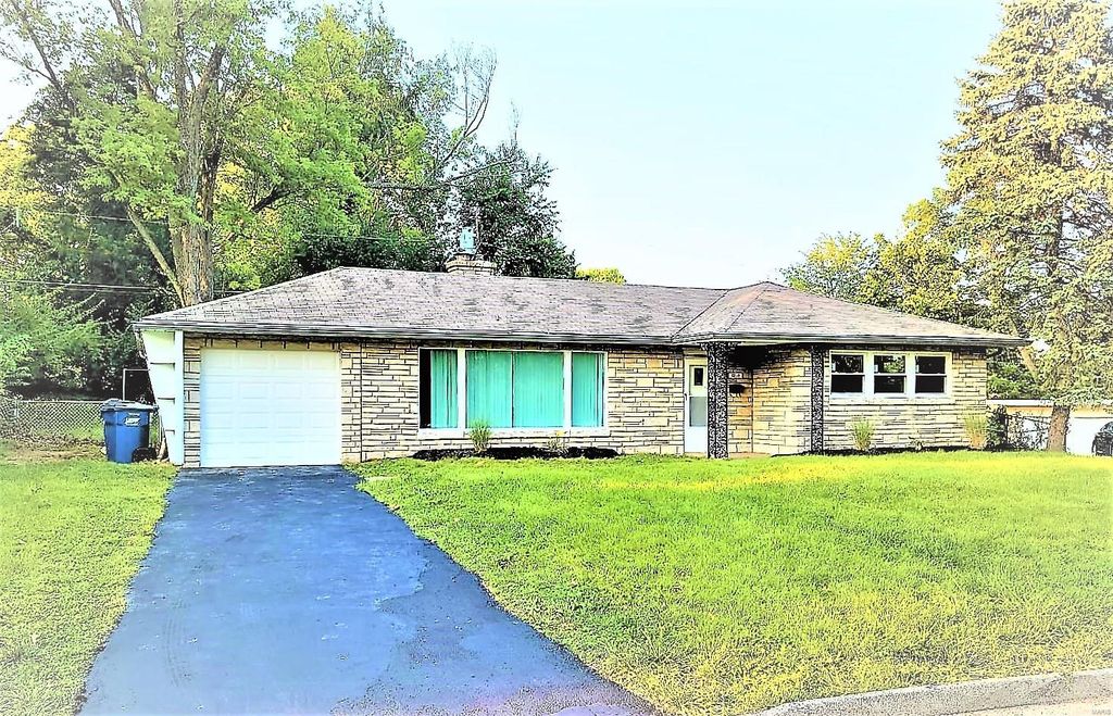 8719 Maryknoll Ave, Saint Louis, MO 63114