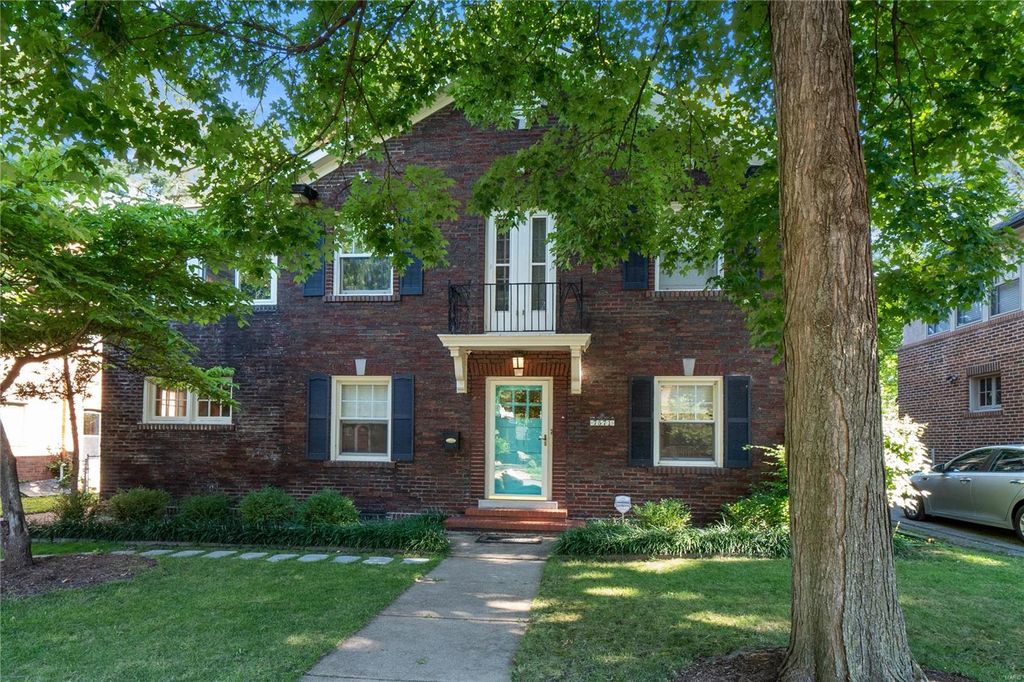 7571 Stanford Ave, Saint Louis, MO 63130