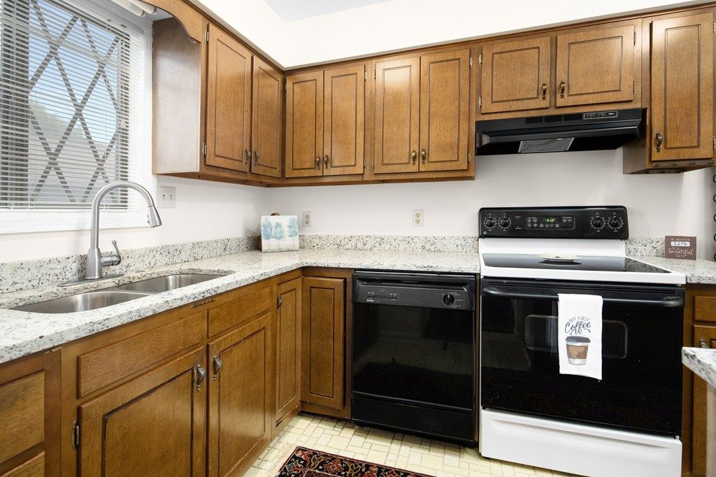 22 Wellington St, Bristol, TN 2 Bed, 2 Bath Townhouse