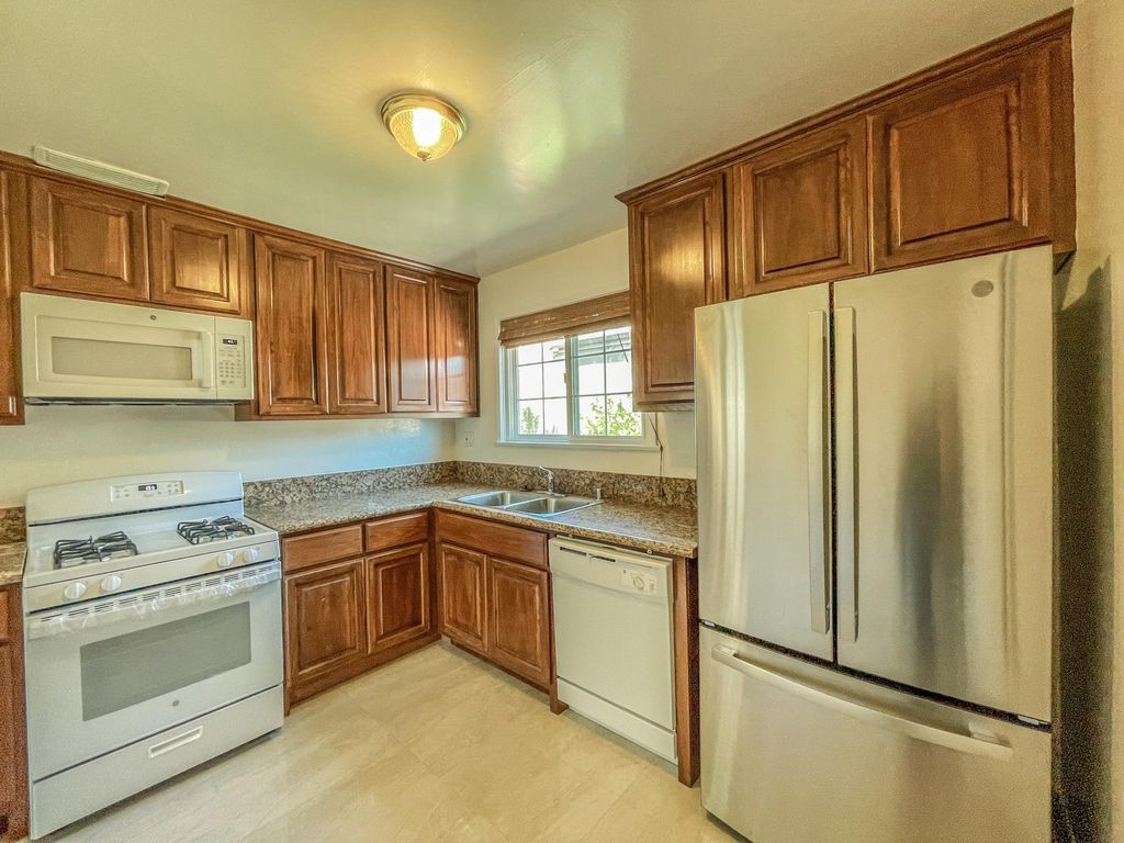 10424 Eastborne Ave, Los Angeles, CA 90024