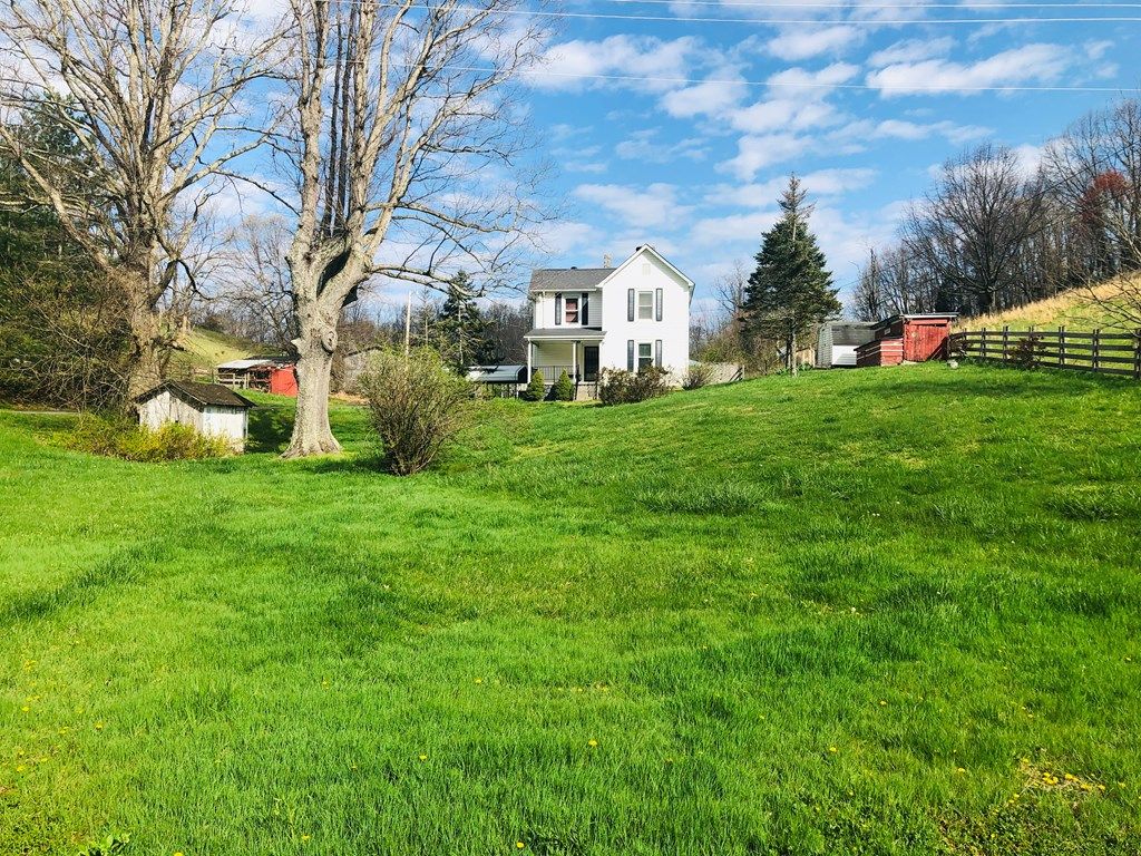 1051 Green Valley Rd, Lebanon, VA 3 Bed, 2 Bath SingleFamily Home