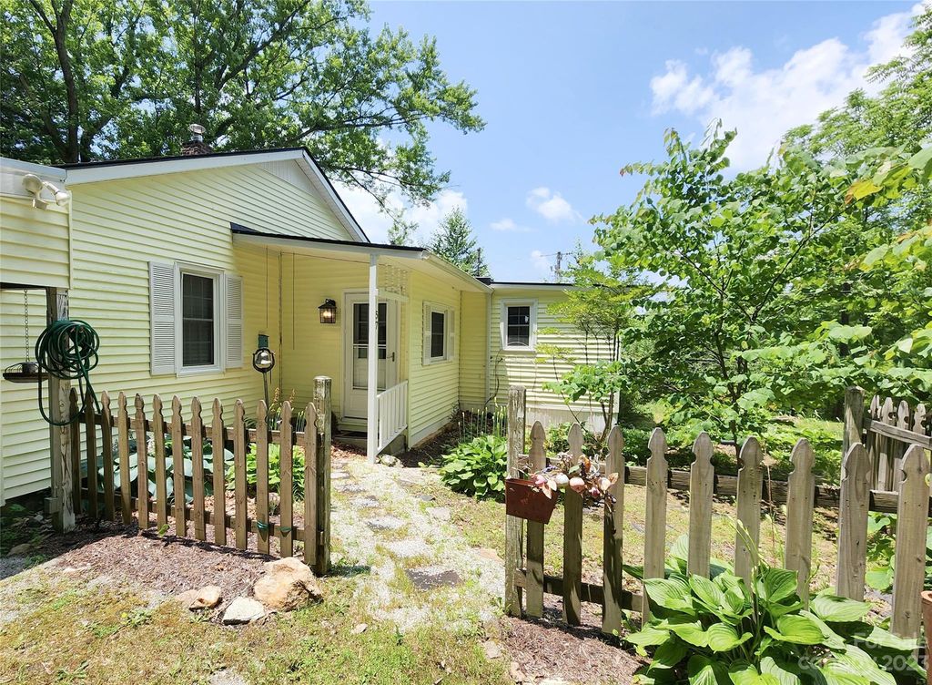 57 Twin Oaks Ln, Spruce Pine, NC 28777 MLS 4045820 Trulia