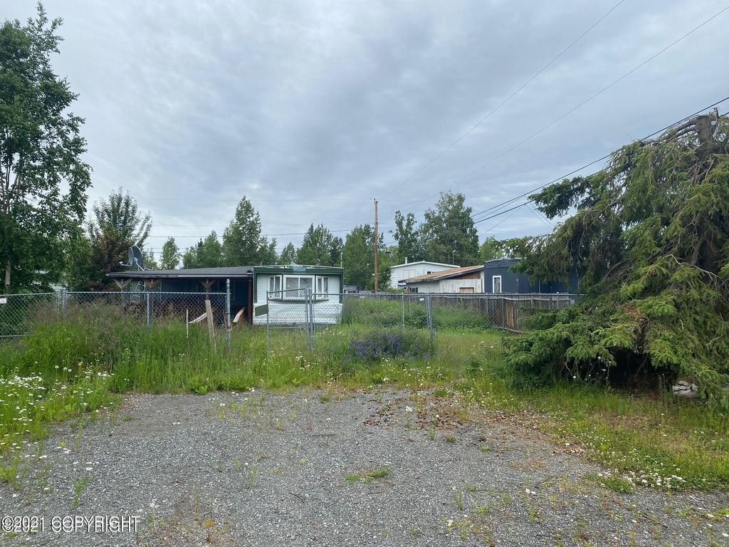 810 Kathy Pl, Anchorage, AK 99504