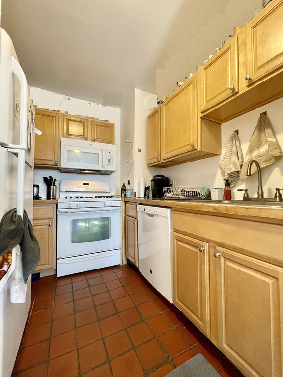 448 Park Dr #10A, Boston, MA 02215