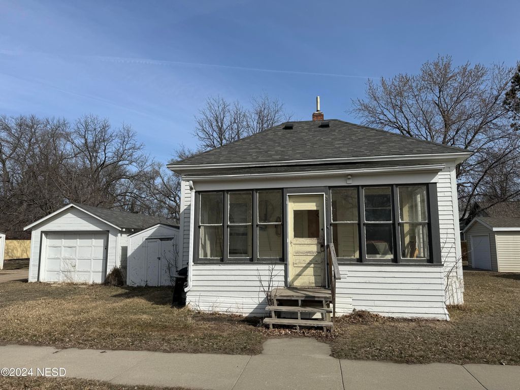315 4th Ave SE, Watertown, SD 57201