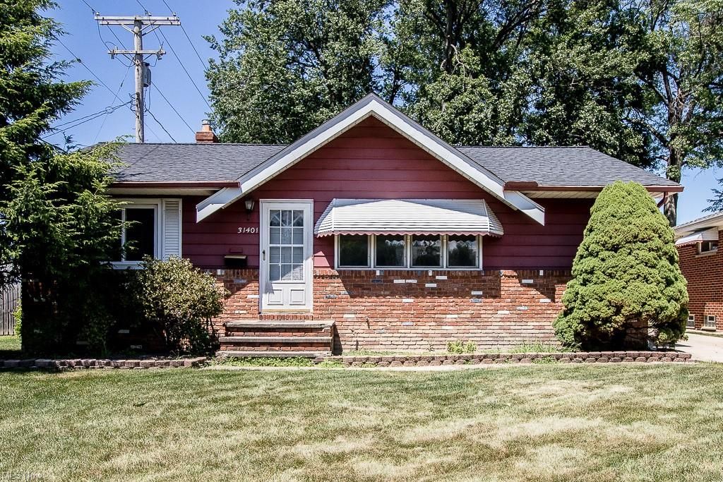 31401 Daniel Dr, Eastlake, OH 44095