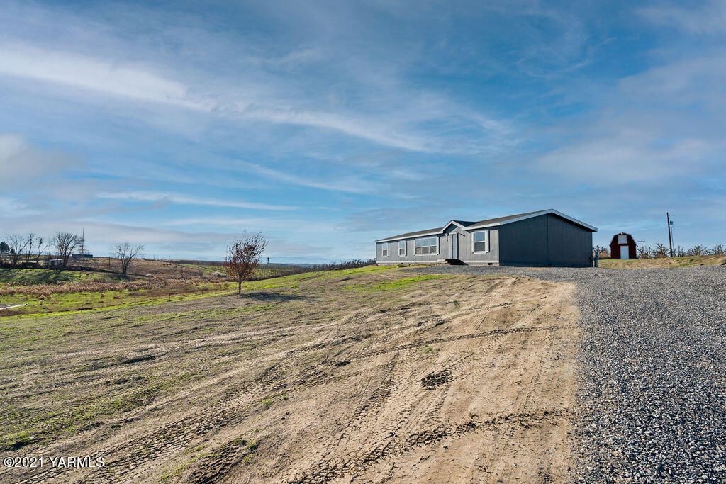 774 Highland Dr, Zillah, WA 98953