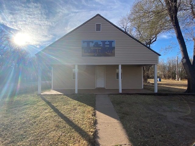 1209 Missouri St, Waynoka, OK 73860