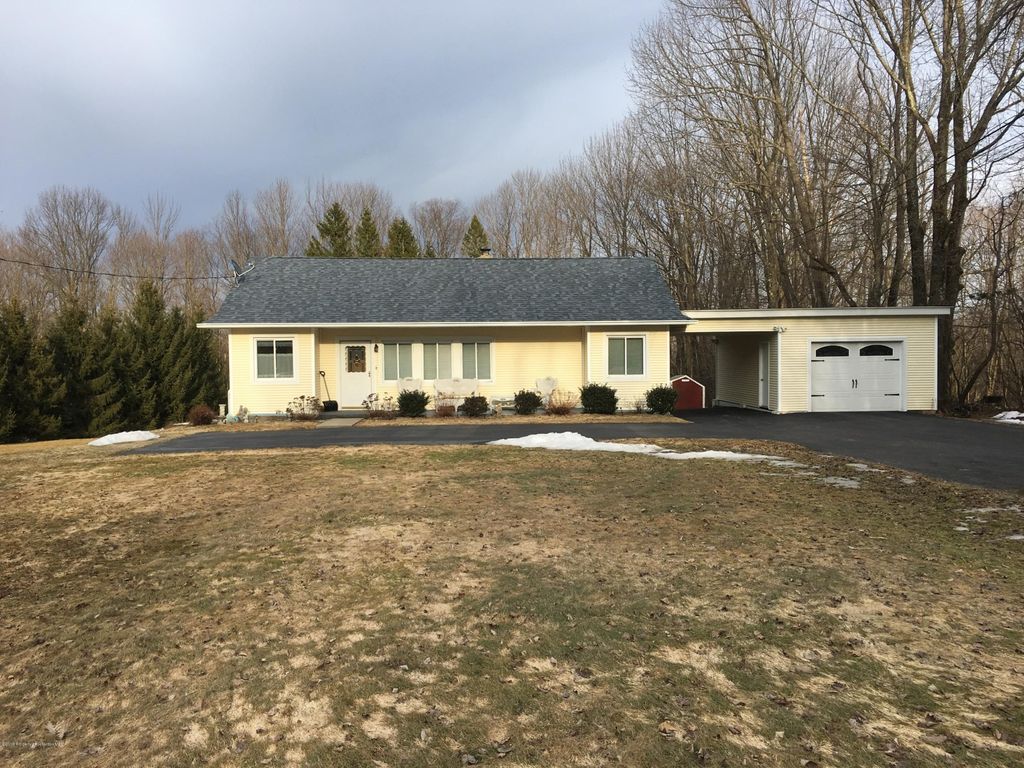 22 Belmont St, Waymart, PA 2 Bed, 1 Bath SingleFamily Home 26