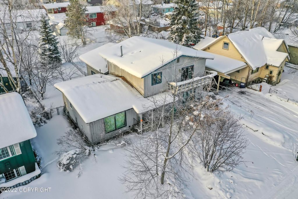 1412 Valarian St, Anchorage, AK 99508