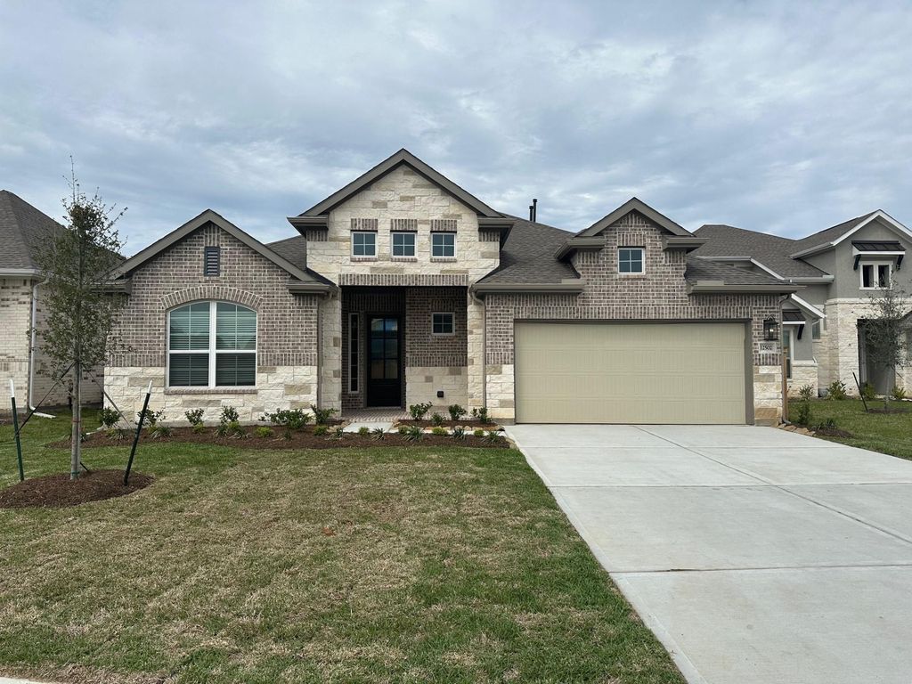 12502 Blossom Dr, Tomball, TX 77375