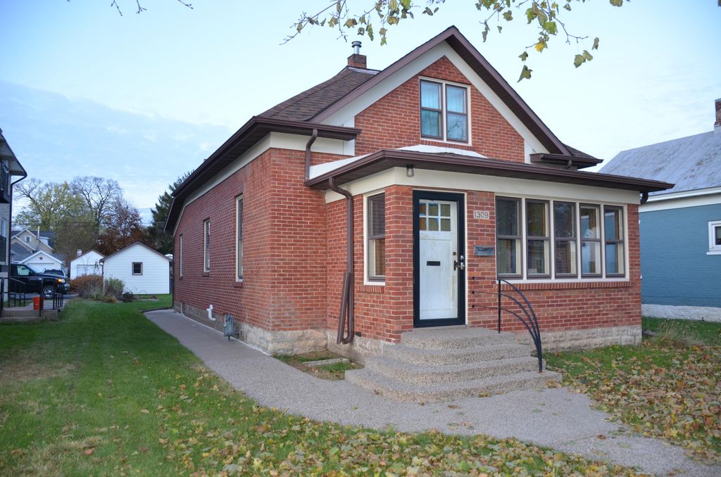 1309 Jackson St, La Crosse, WI 54601