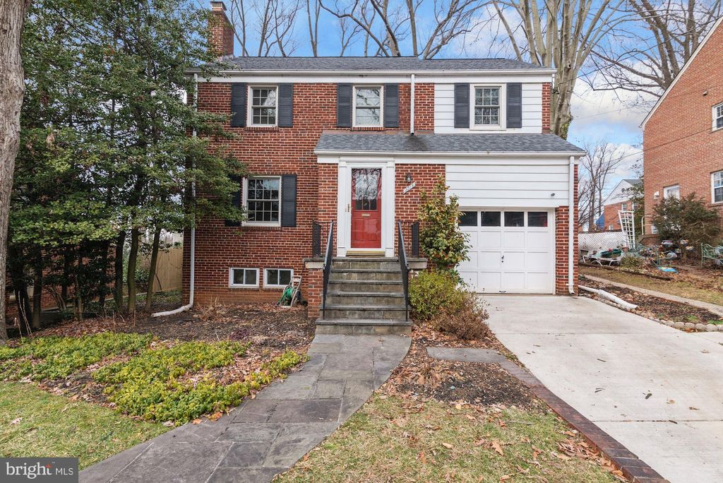 2715 Blaine Dr, Chevy Chase, MD 20815