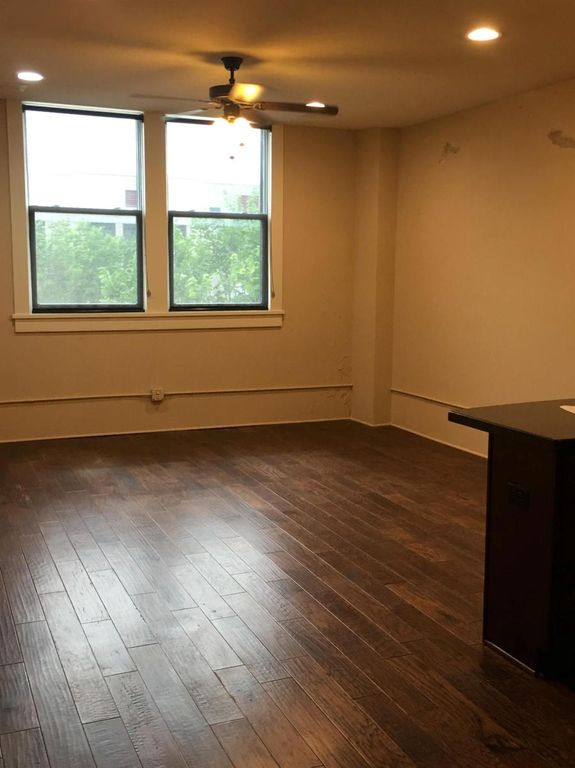 206 N Main St #125, Bryan, TX 77803