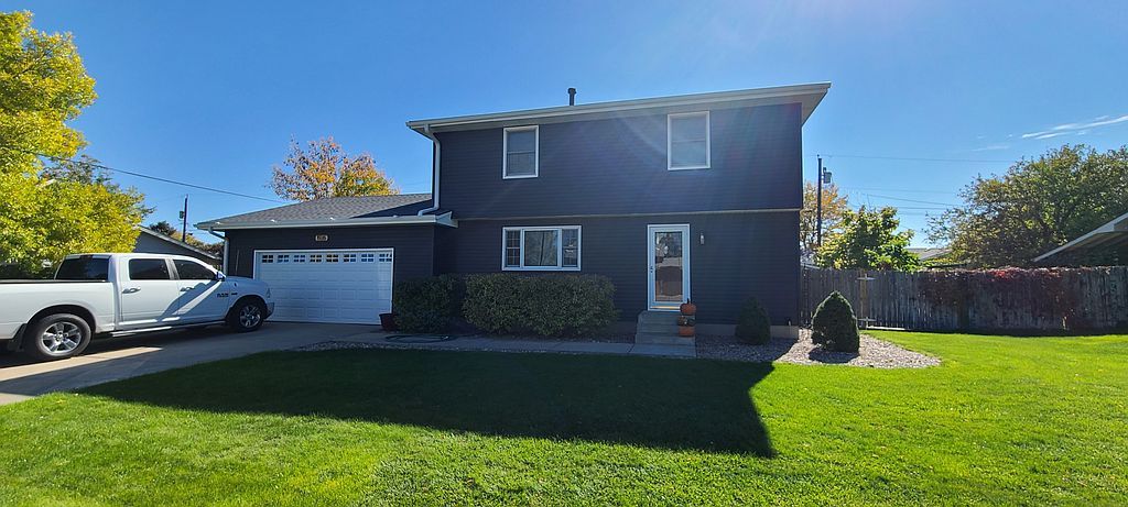 1926 Cheyenne Dr, Scottsbluff, NE 69361