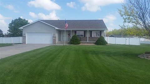 26 Blue Mill Rd, Kearney, NE 68847