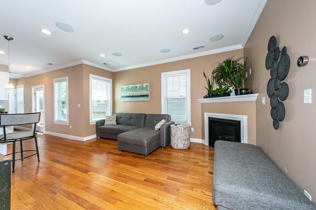 619 E 3rd St #3, South Boston, MA 02127