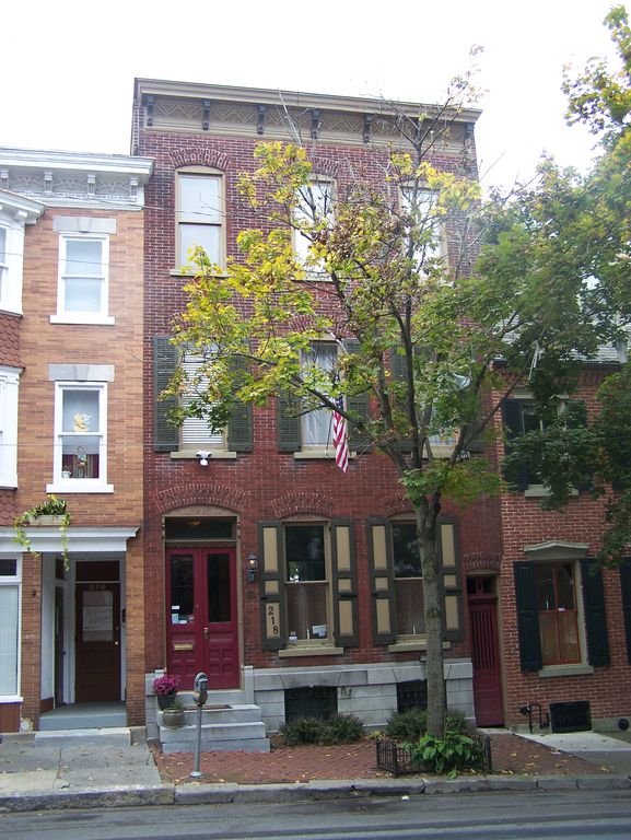 218 N 9th St, Allentown, PA 18102