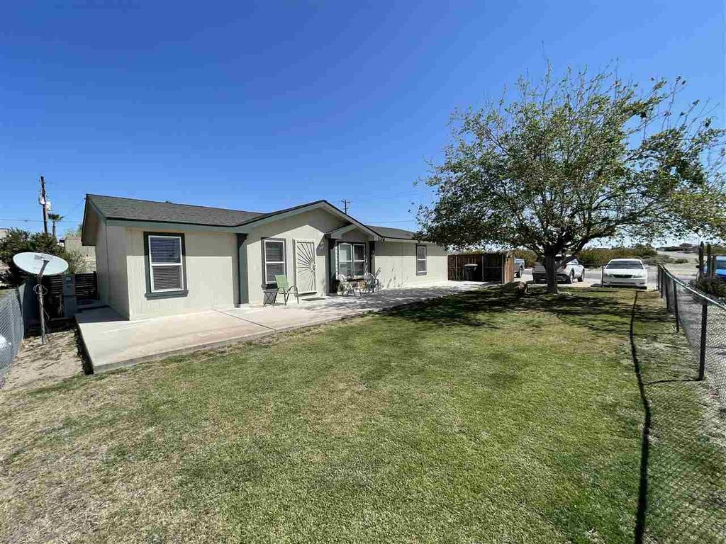 29466 Oakland Ave, Wellton, AZ 85356