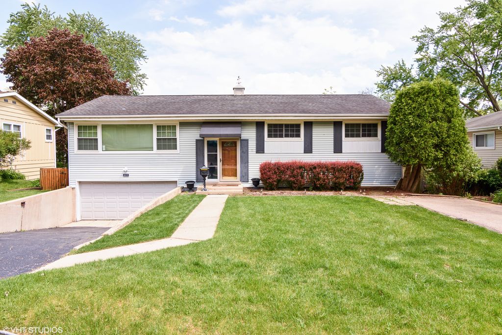 811 Skyline Dr, Barrington, IL 60010