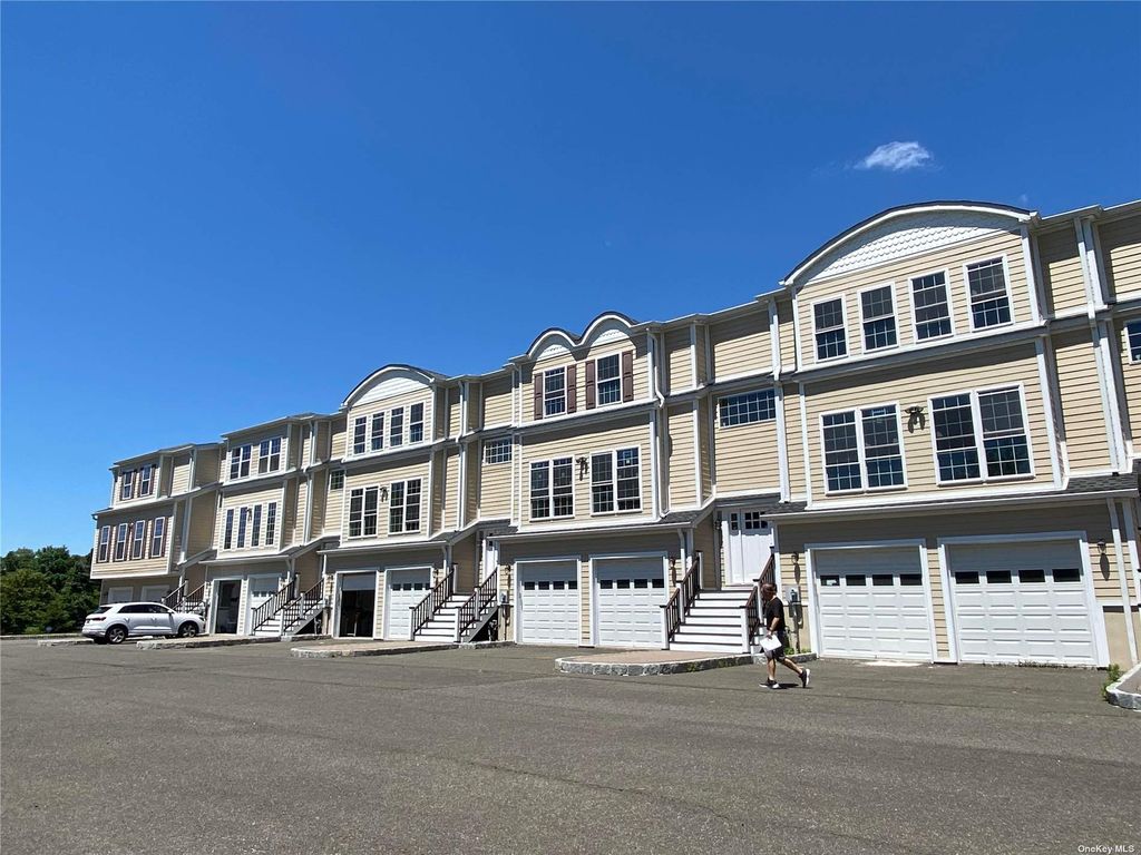 560 Mountainview Ave, Valley Cottage, NY 10989