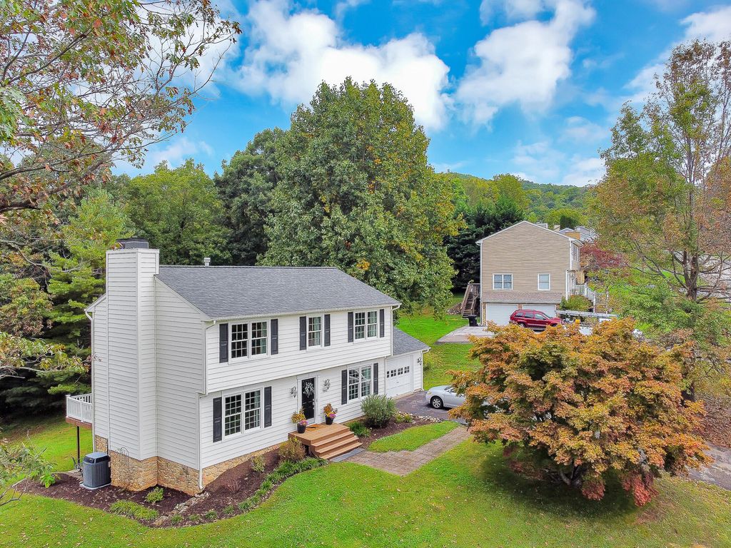 7842 Cedar Edge Rd, Roanoke, VA 24018