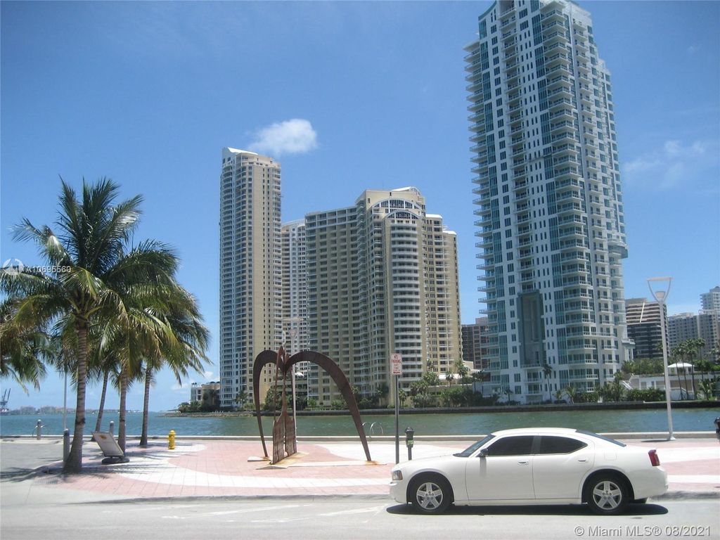 300 S Biscayne Blvd #T-1805, Miami, FL 33131