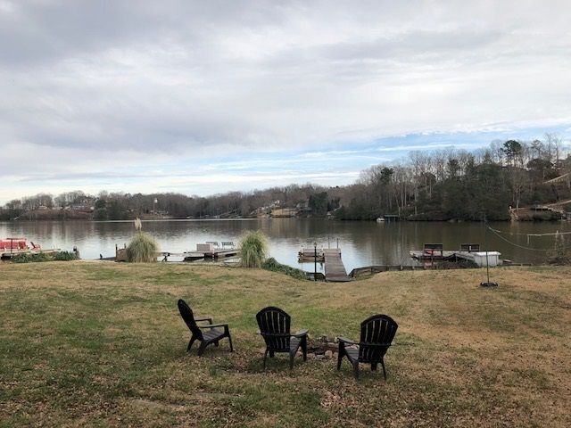 128 Wendy Ln, Inman, SC - 2 Bed, 2 Bath Single-Family Home - 6 Photos