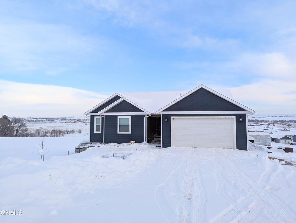 1102 10th St   SW, Watford City, ND 58854