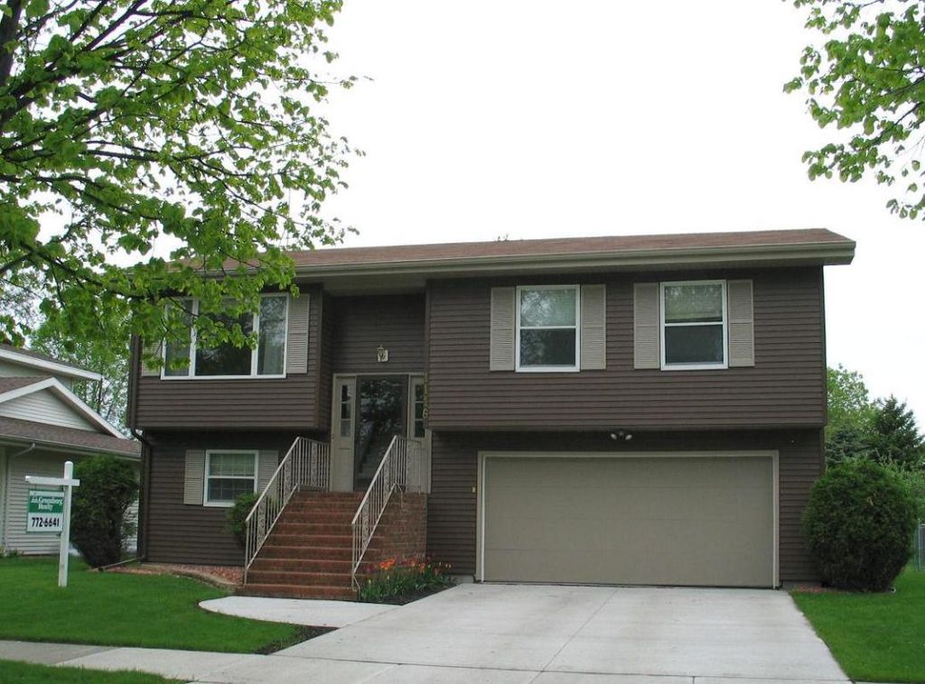1116 S 21st St, Grand Forks, ND 58201