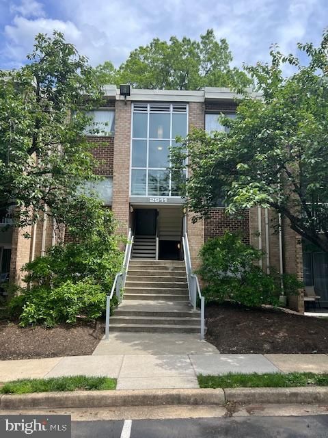2911 Charing Cross Rd #16, Falls Church, VA 22042
